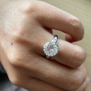 14k white gold GE rhinestone ring in size 5